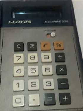 EH-9036 LLOYDS Accumatic Calculator Handheld