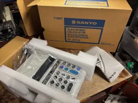 CY2212 SANYO Calculator Cy Nos Box