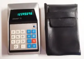 711-D UNISONIC Led Pocket Handheld Calculator Batteries Pouch