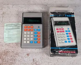 749-A UNISONIC Calculator Box Display Mem Rm